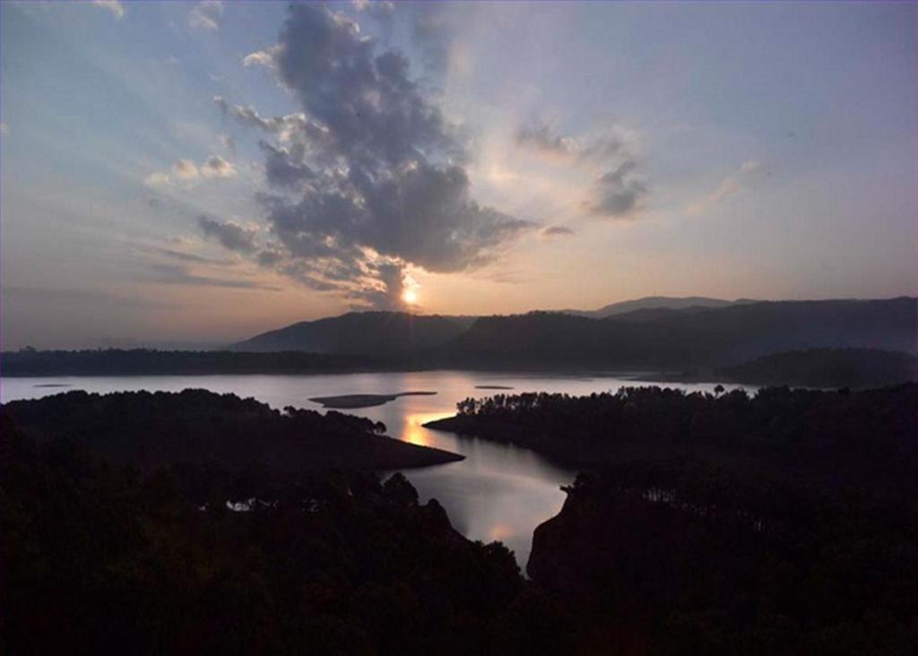 Ri Kynjai Serenity By The Lake Shillong Exterior photo
